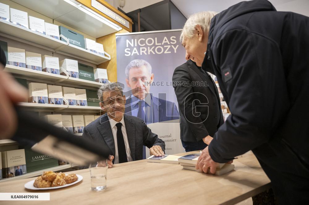 Nicolas Sarkozy At Book Signing Event - Paris