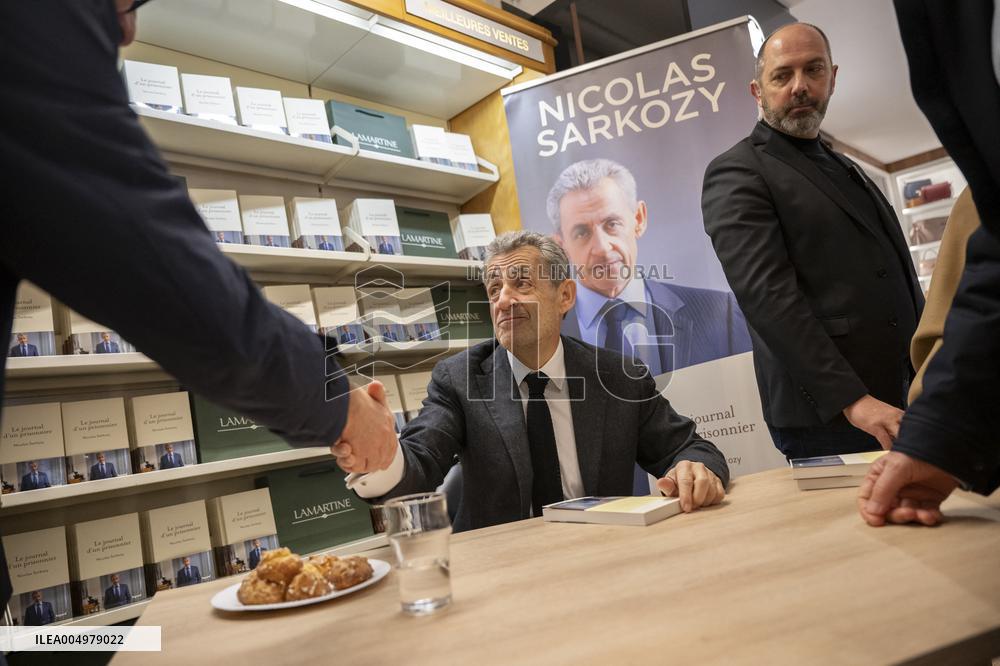 Nicolas Sarkozy At Book Signing Event - Paris