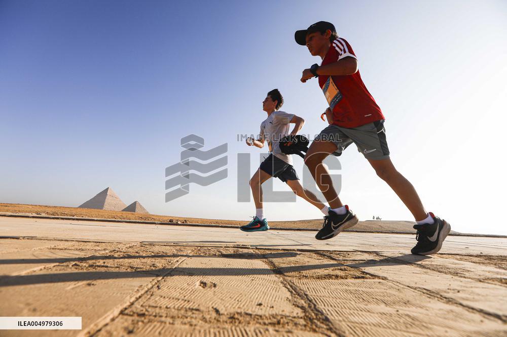 Giza Pyramids Half Marathon - Egypte