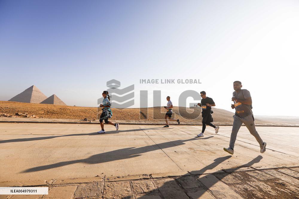 Giza Pyramids Half Marathon - Egypte