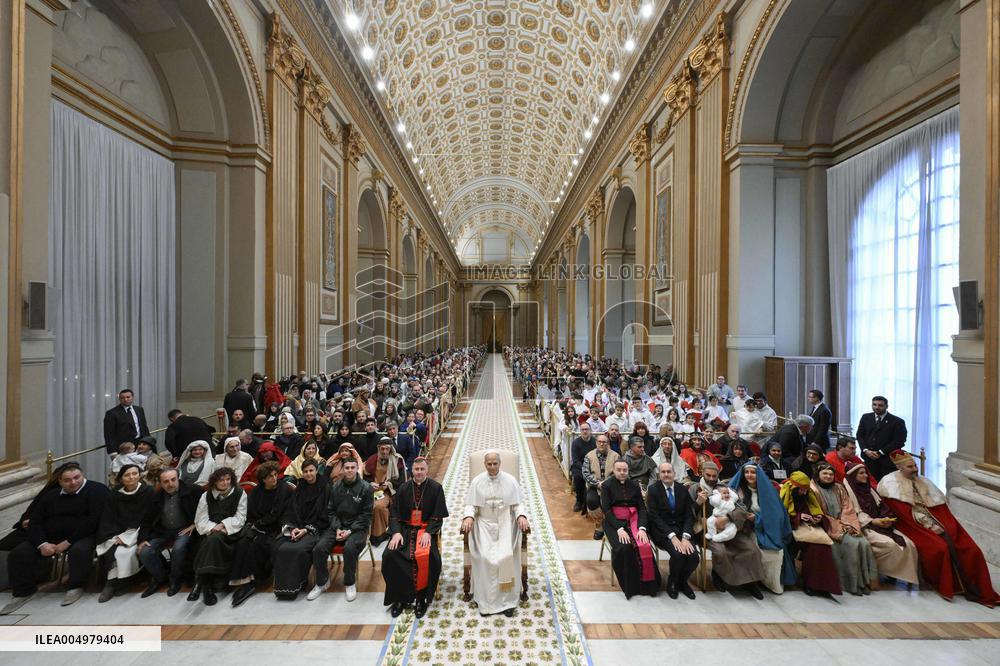 Pope Leo XIV Meets Participants in the ‘Living Nativity’ - Vatican