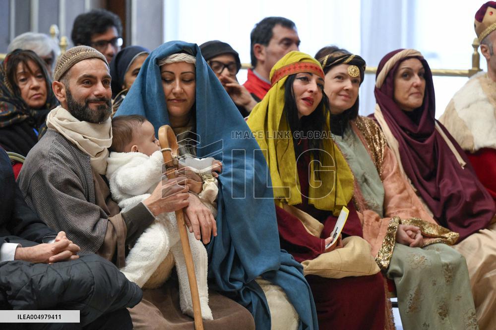 Pope Leo XIV Meets Participants in the ‘Living Nativity’ - Vatican
