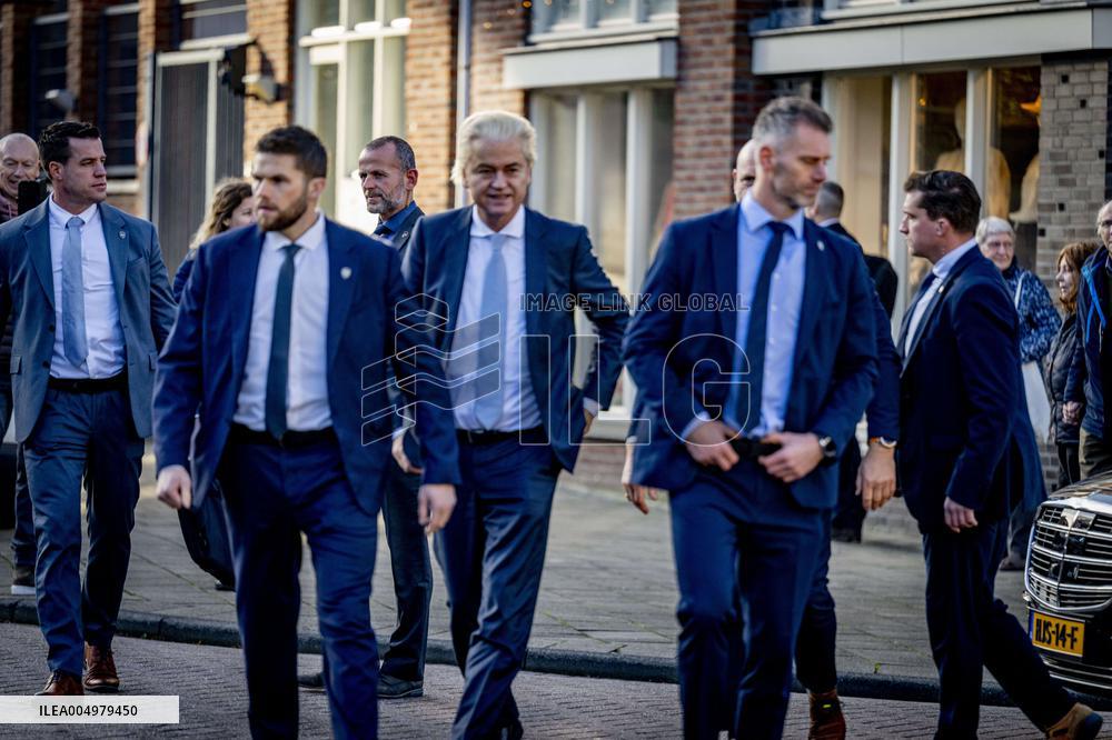 Geert Wilders Starts Tour Of Asylum Center - Papendrecht