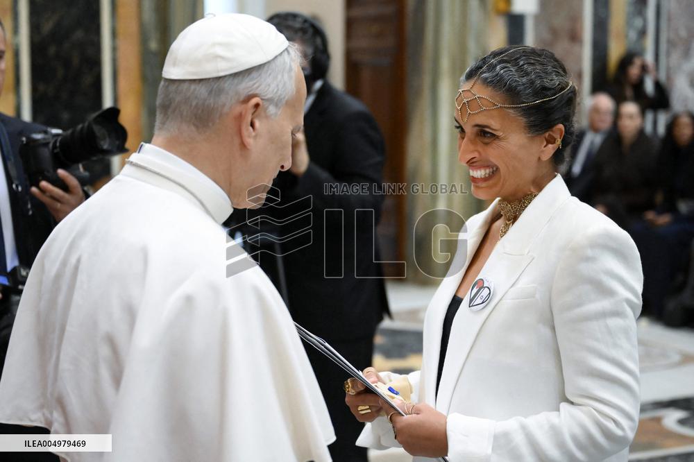 Pope Leo XIV Meets Singers of the Vatican's Christmas Concert