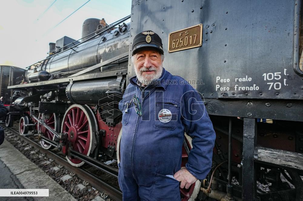 Last Farewell To Milan Steam Train - Italy