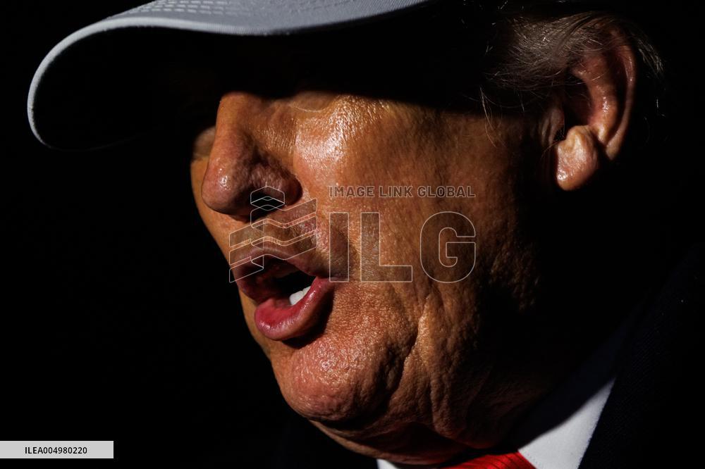 DC: President Trump Returns to White House after Army-Navy Football Game