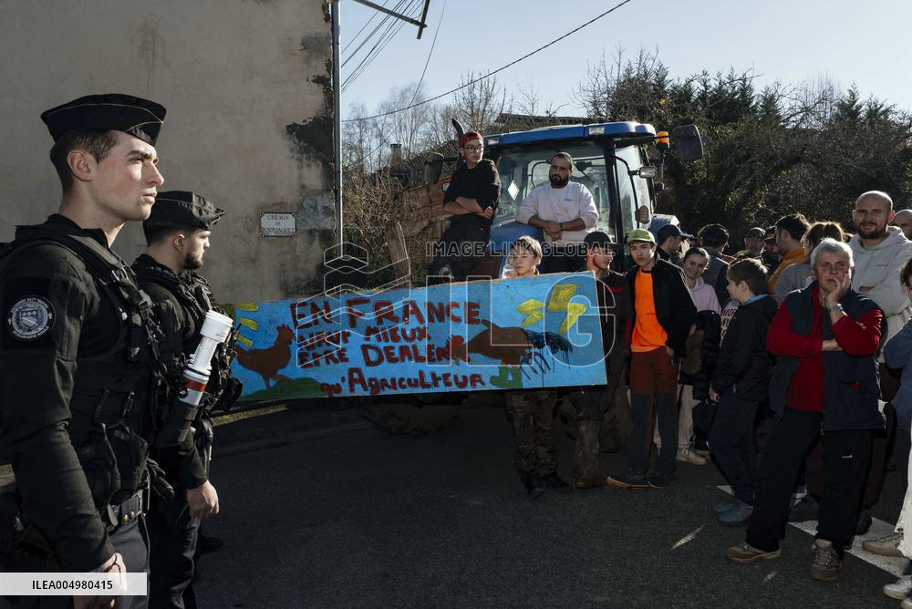 Farmers Protest Against Government's Health Policy on CND - France
