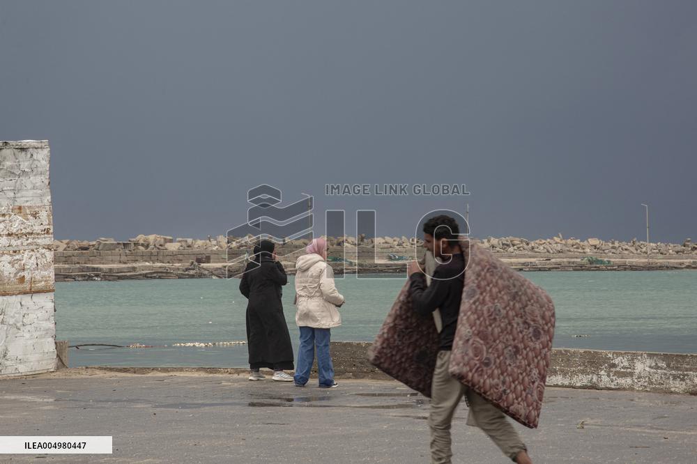 Heavy Rain Hits Gaza Camps - Palestine