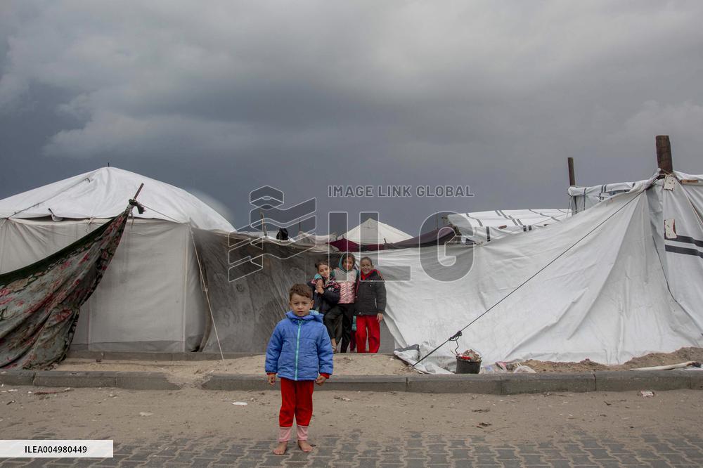 Heavy Rain Hits Gaza Camps - Palestine