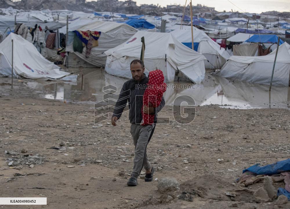 Heavy Rain Hits Gaza Camps - Palestine