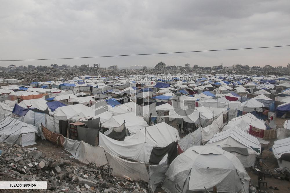 Heavy Rain Hits Gaza Camps - Palestine