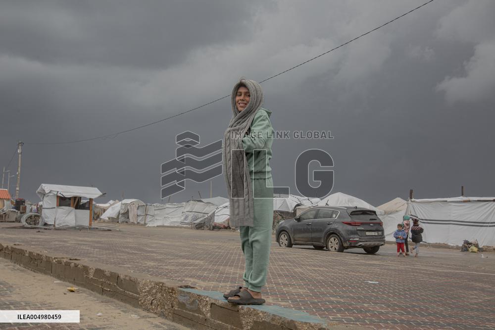 Heavy Rain Hits Gaza Camps - Palestine