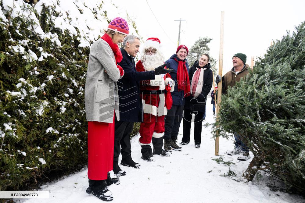 PM Mark Carney Visits Fallowfield Tree Farm - Ottawa