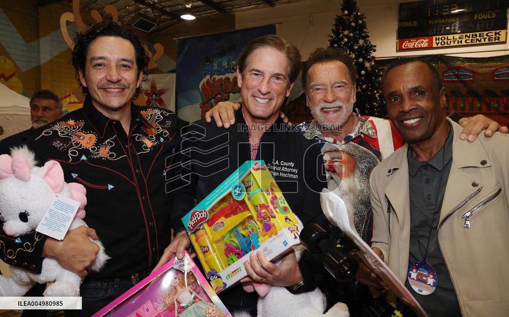 44th Annual Miracle on 1st Street Christmas Toy Giveaway - LA