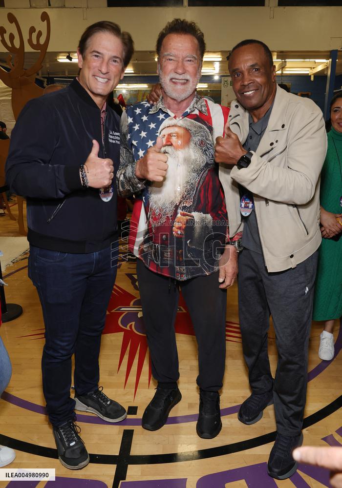 44th Annual Miracle on 1st Street Christmas Toy Giveaway - LA