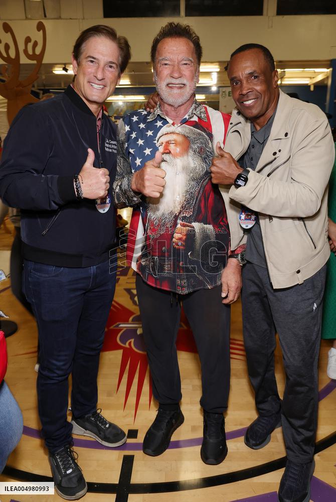 44th Annual Miracle on 1st Street Christmas Toy Giveaway - LA