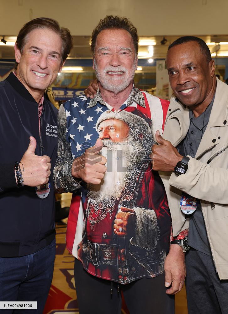 44th Annual Miracle on 1st Street Christmas Toy Giveaway - LA