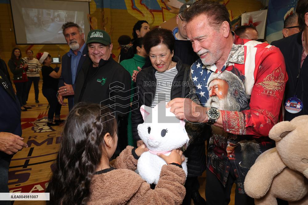 44th Annual Miracle on 1st Street Christmas Toy Giveaway - LA