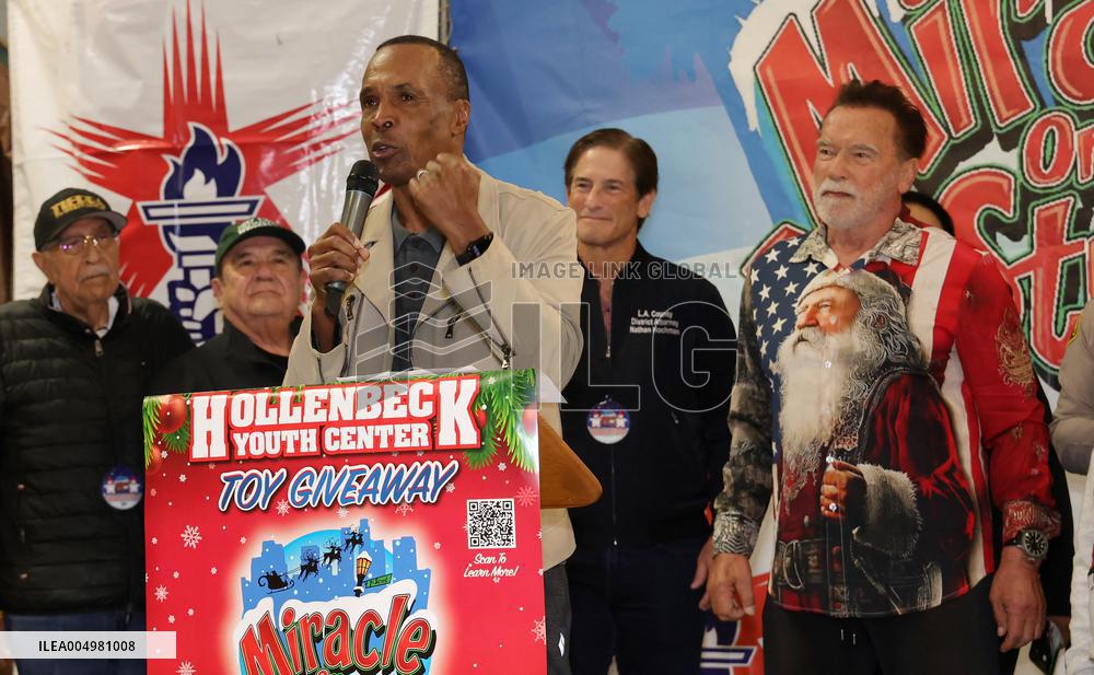 44th Annual Miracle on 1st Street Christmas Toy Giveaway - LA