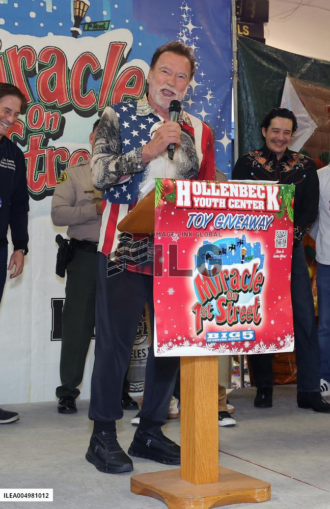 44th Annual Miracle on 1st Street Christmas Toy Giveaway - LA