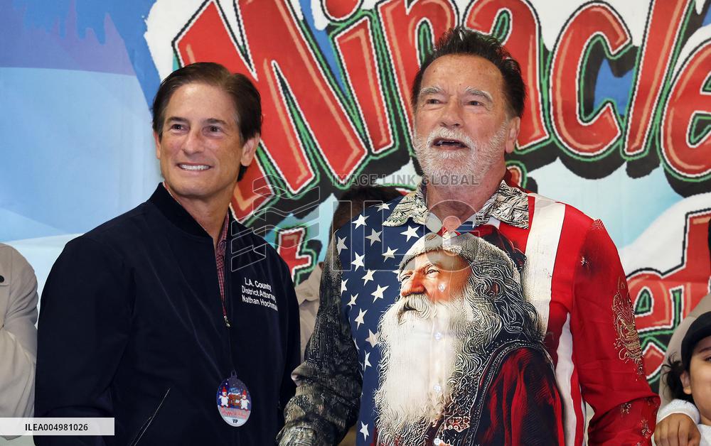 44th Annual Miracle on 1st Street Christmas Toy Giveaway - LA