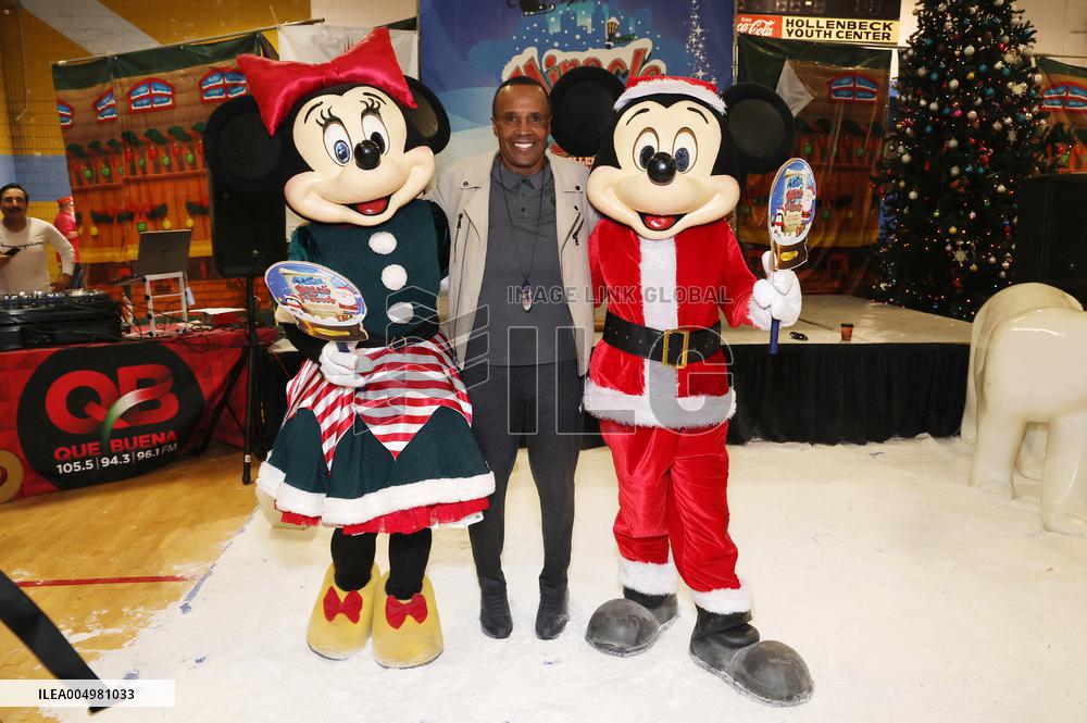44th Annual Miracle on 1st Street Christmas Toy Giveaway - LA