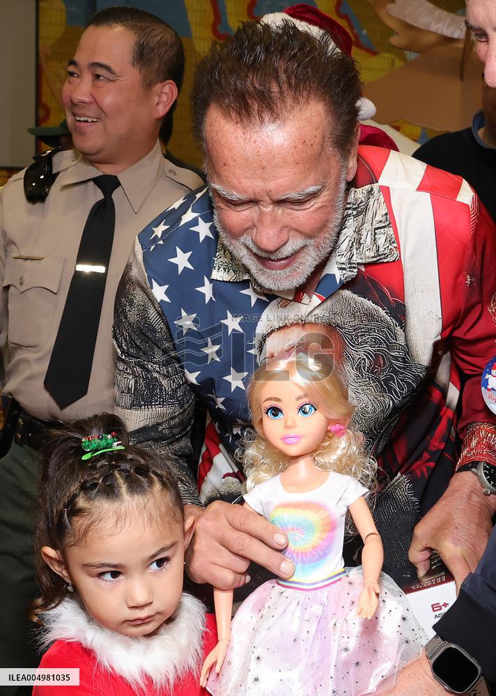 44th Annual Miracle on 1st Street Christmas Toy Giveaway - LA