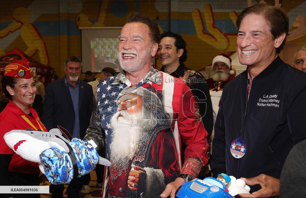 44th Annual Miracle on 1st Street Christmas Toy Giveaway - LA