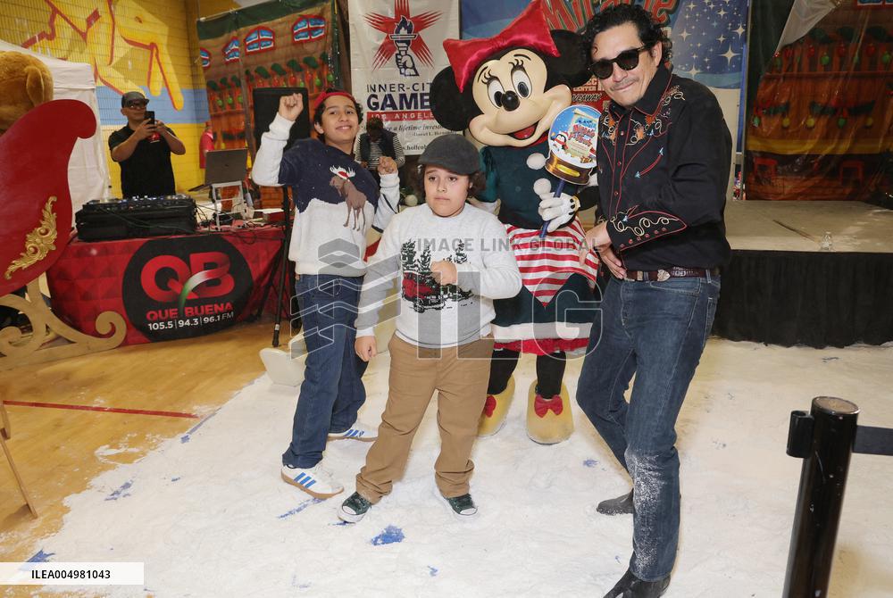 44th Annual Miracle on 1st Street Christmas Toy Giveaway - LA