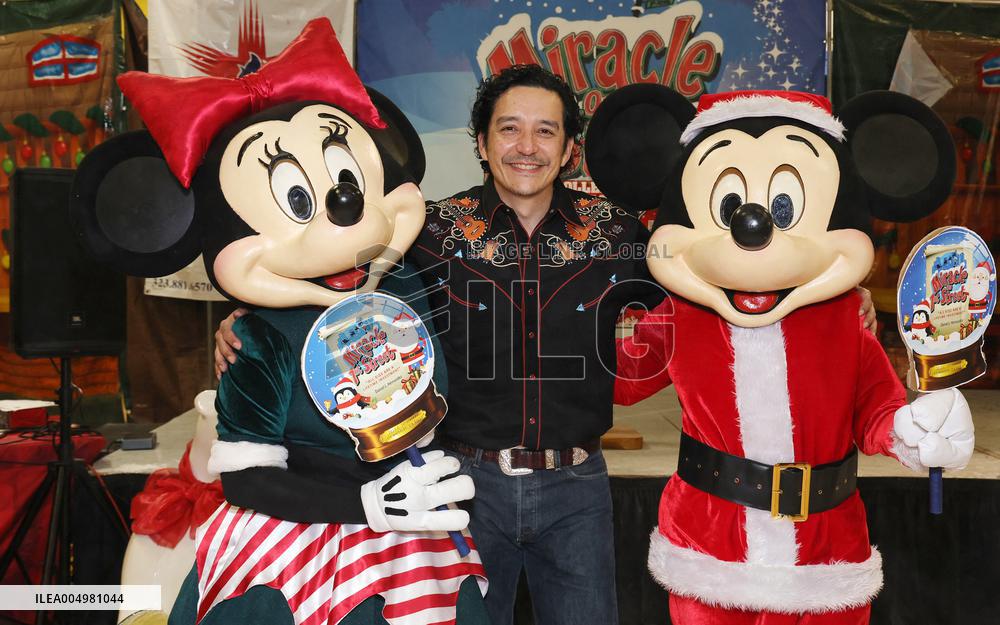 44th Annual Miracle on 1st Street Christmas Toy Giveaway - LA