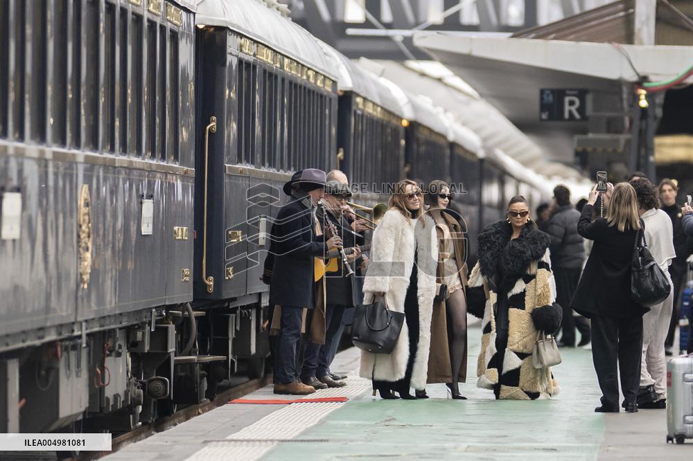 Emily in Paris cast - Paris