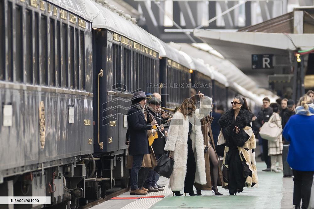 Emily in Paris cast - Paris