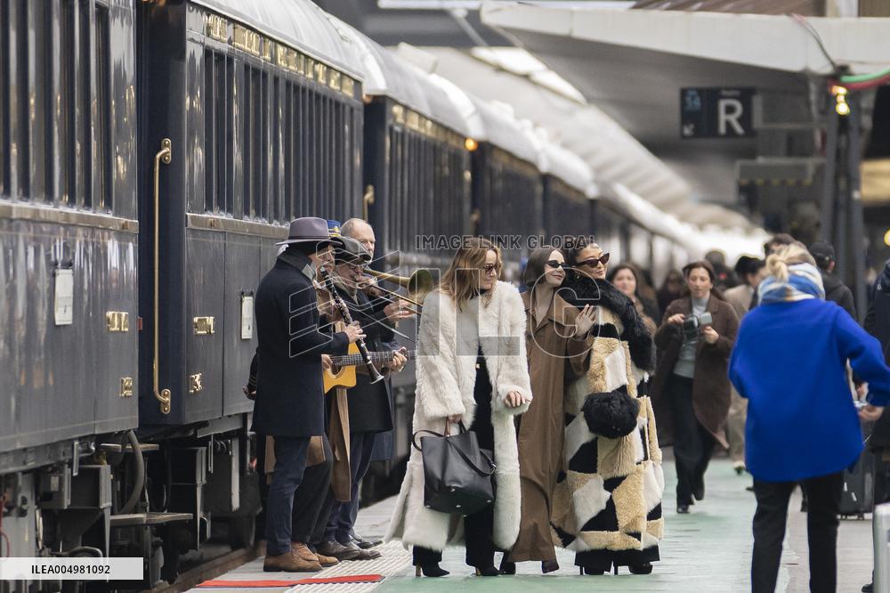 Emily in Paris cast - Paris