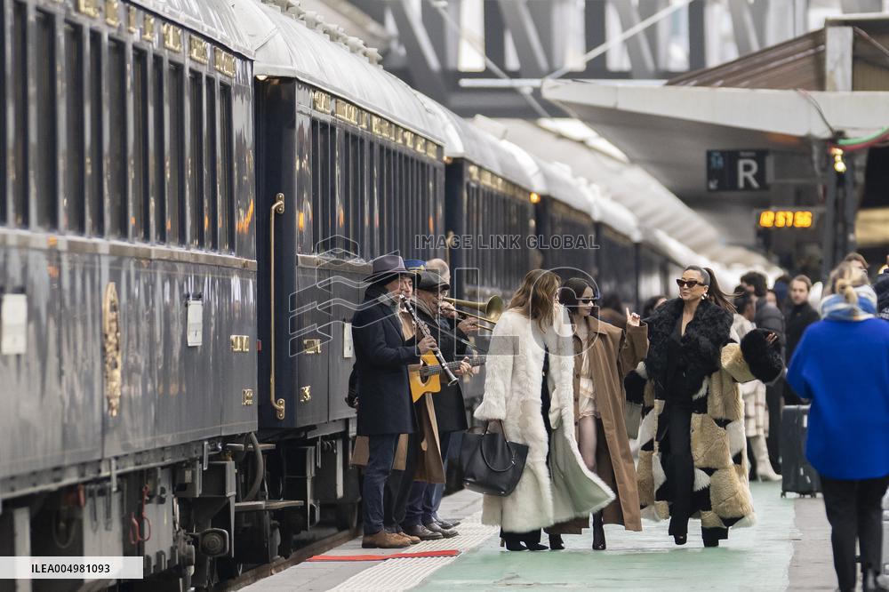 Emily in Paris cast - Paris