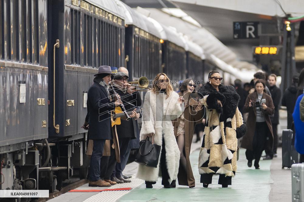 Emily in Paris cast - Paris