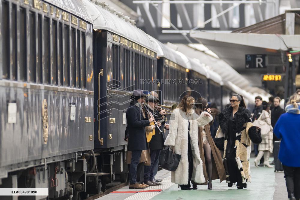 Emily in Paris cast - Paris