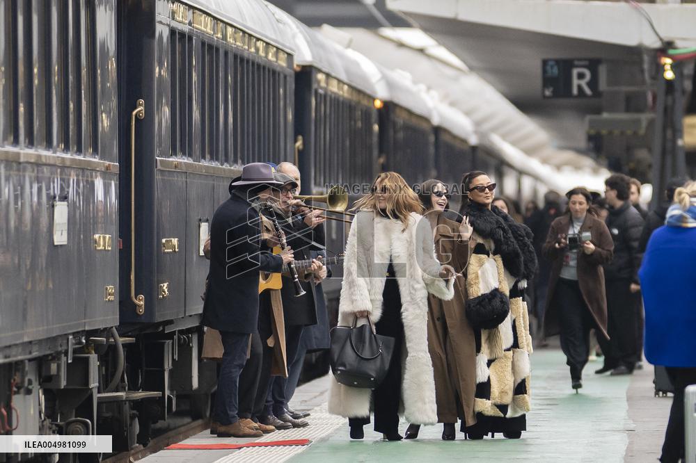 Emily in Paris cast - Paris