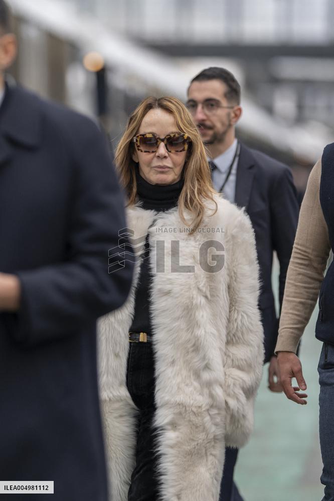 Emily in Paris cast - Paris