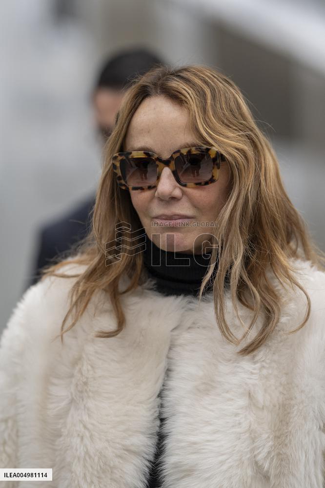 Emily in Paris cast - Paris