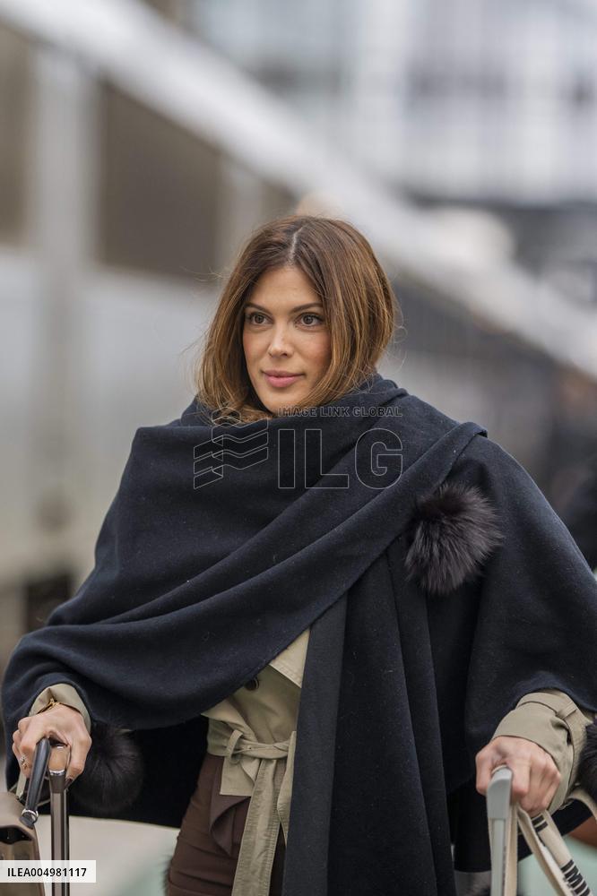 Emily in Paris cast - Paris