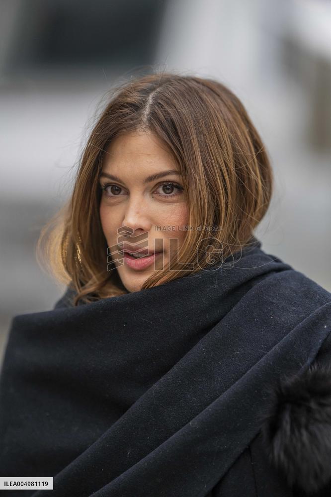 Emily in Paris cast - Paris