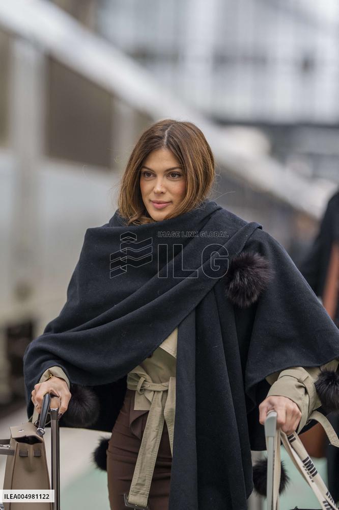 Emily in Paris cast - Paris