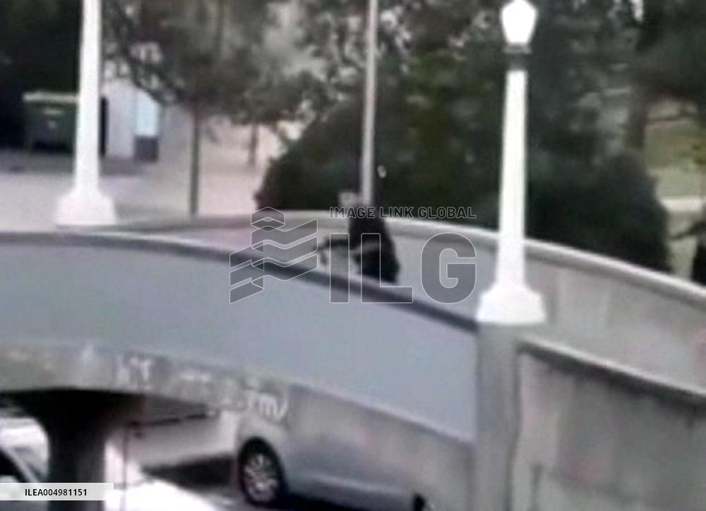 Citizen Hero Disarms Attacker During Bondi Beach Shooting - Sydney