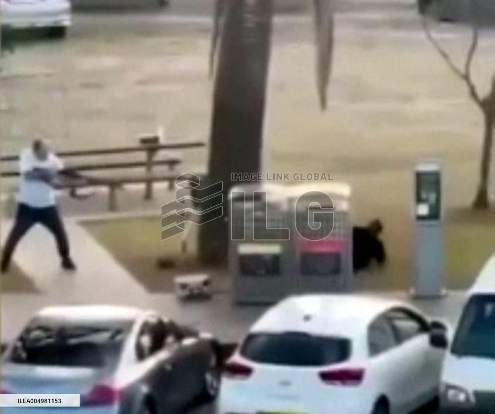 Citizen Hero Disarms Attacker During Bondi Beach Shooting - Sydney
