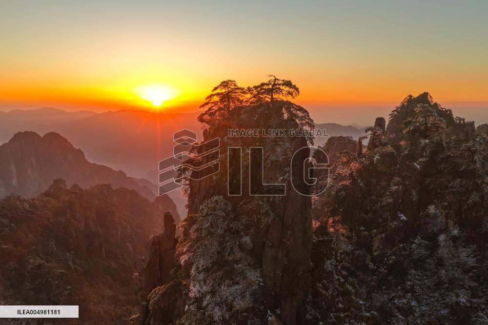 Huangshan Mountain Scenery - China