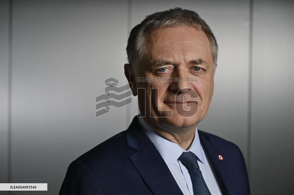 Philippe Juvin Portraits On Dimanche En Politique - Paris