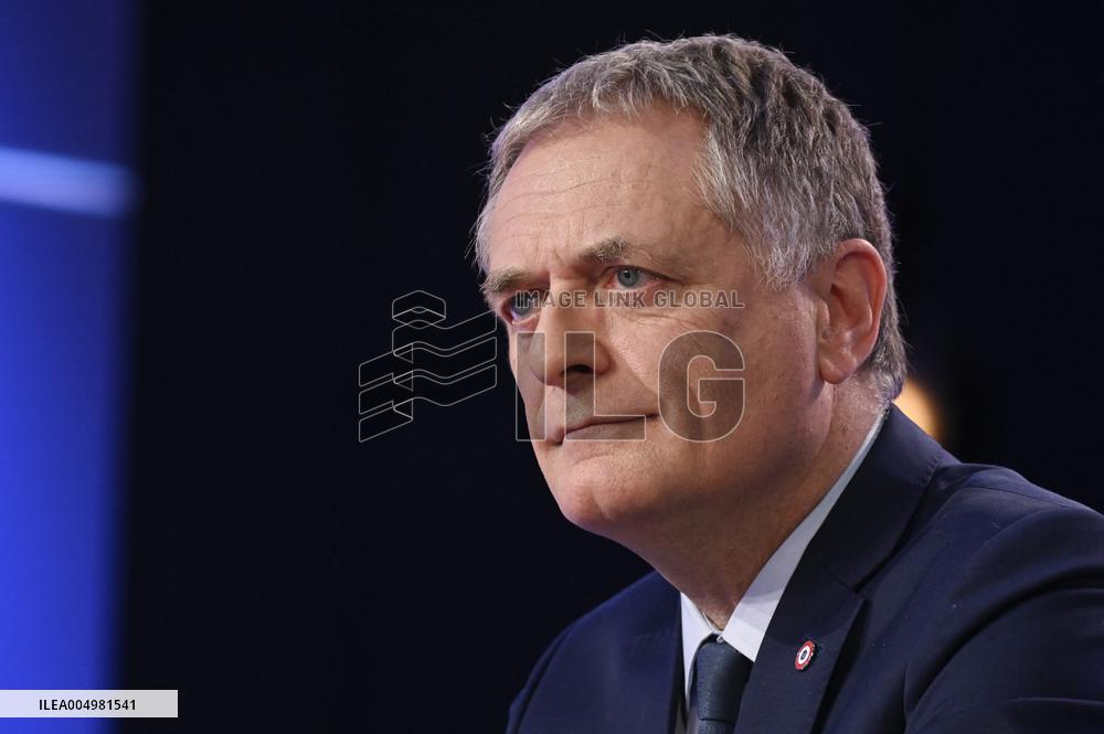 Philippe Juvin Portraits On Dimanche En Politique - Paris