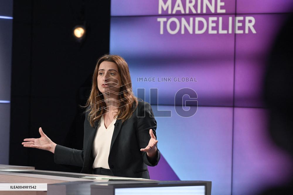 Marine Tondelier Portraits On Dimanche En Politique - Paris