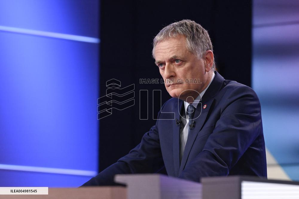 Philippe Juvin Portraits On Dimanche En Politique - Paris