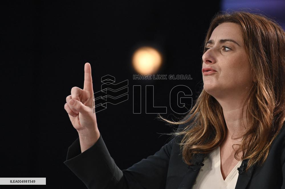 Marine Tondelier Portraits On Dimanche En Politique - Paris